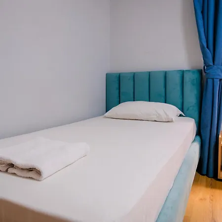 - Steps Form New Bazaar * Tirana